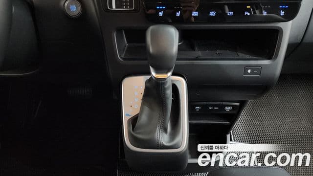 Hyundai Staria 2024 — Фото 9/20