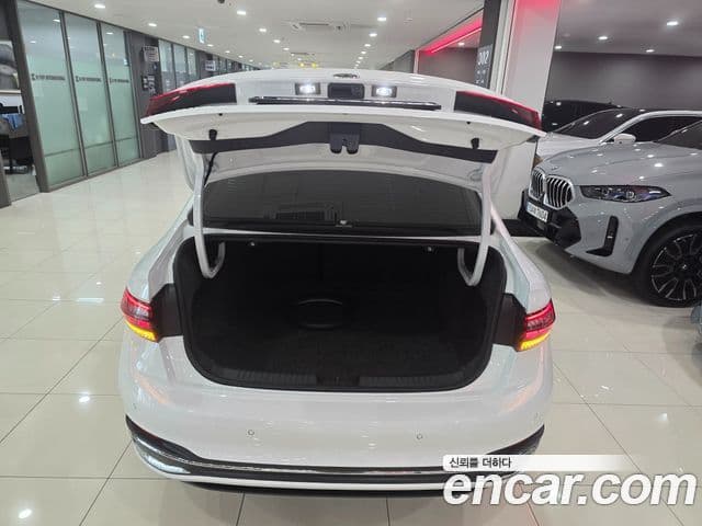 Volkswagen Jetta 2023 — Şəkil 16/16