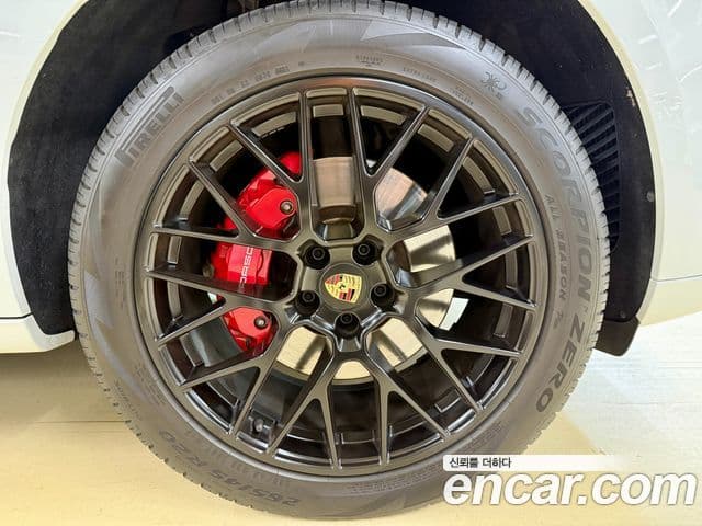 Porsche Macan 2020 — Şəkil 16/17