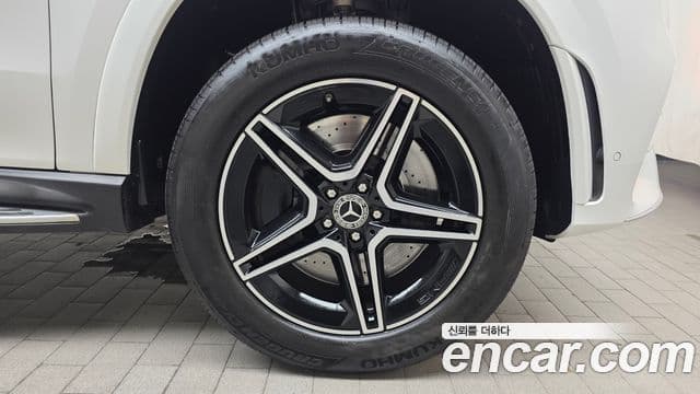 Mercedes-Benz GLE-Class 2021 — Photo 24/33