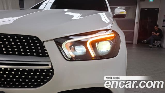 Mercedes-Benz GLE-Class 2021 — Photo 11/33