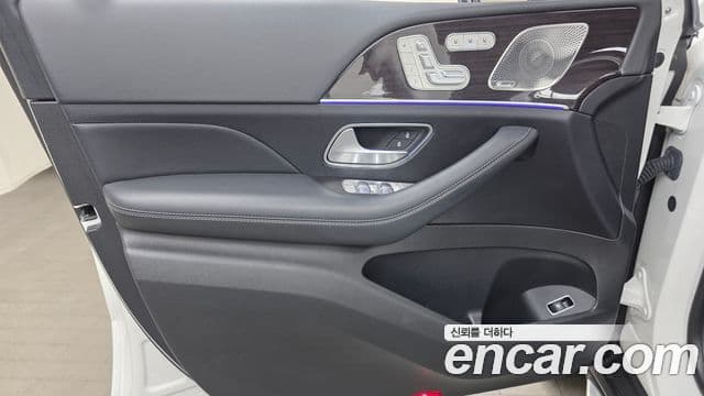 Mercedes-Benz GLE-Class 2021 — Photo 17/33