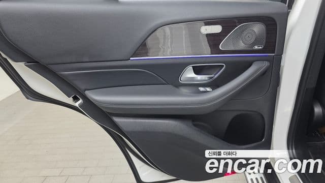 Mercedes-Benz GLE-Class 2021 — Photo 28/33