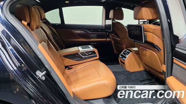 BMW 7 Series 2018 — Şəkil 12/20