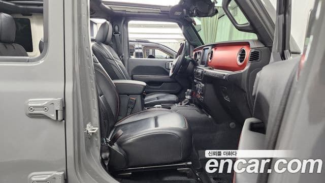 Jeep Wrangler 2020 — Şəkil 25/34