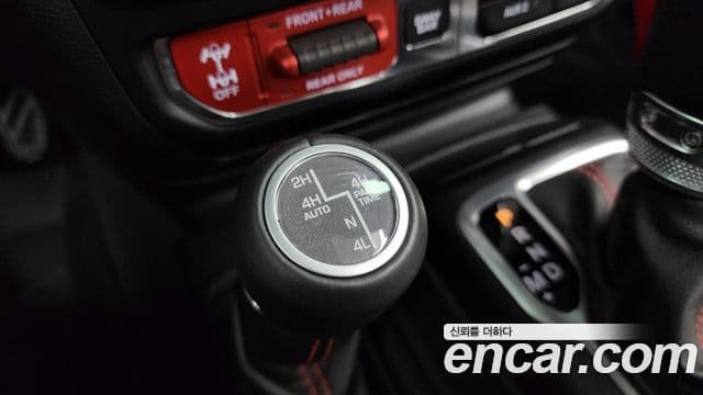 Jeep Wrangler 2020 — Şəkil 30/34