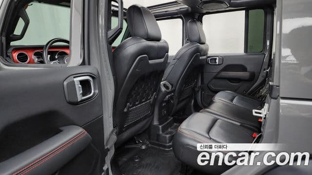 Jeep Wrangler 2020 — Şəkil 32/34