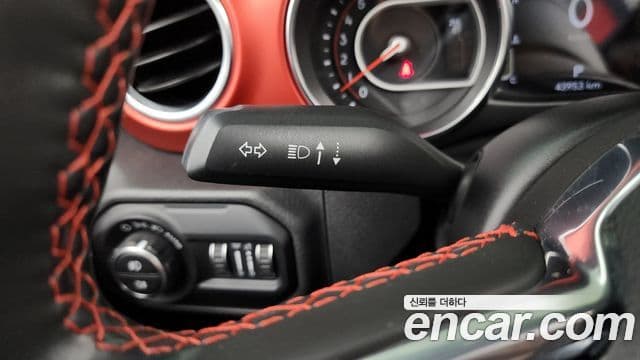 Jeep Wrangler 2020 — Şəkil 28/34