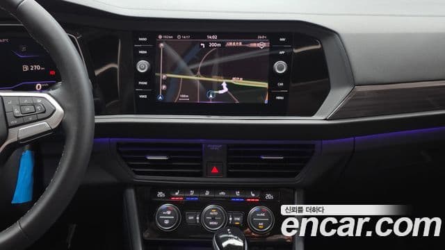 Volkswagen Jetta 2023 — ფოტო 14/20