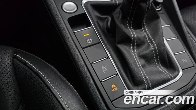 Volkswagen Jetta 2023 — ფოტო 19/20