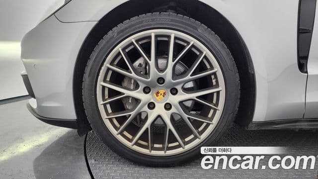Porsche Panamera 2018 — Photo 4/34