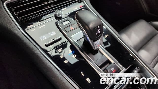Porsche Panamera 2018 — Şəkil 9/20