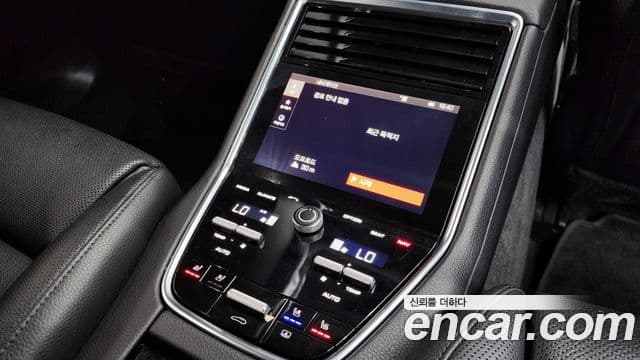 Porsche Panamera 2018 — Şəkil 19/20