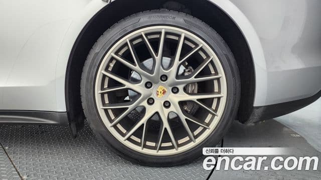 Porsche Panamera 2018 — Photo 20/34