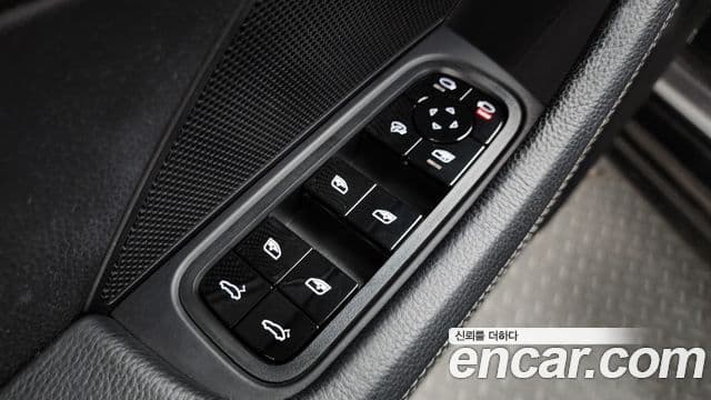 Porsche Panamera 2018 — Photo 7/34