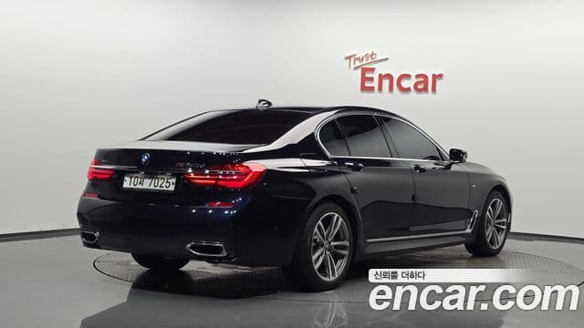 BMW 7 Series 2018 — ფოტო 2/20