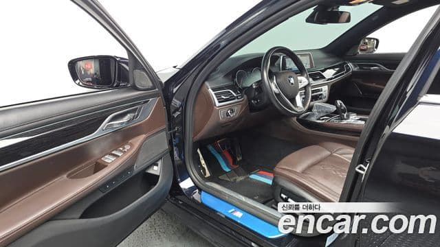 BMW 7 Series 2018 — ფოტო 10/20