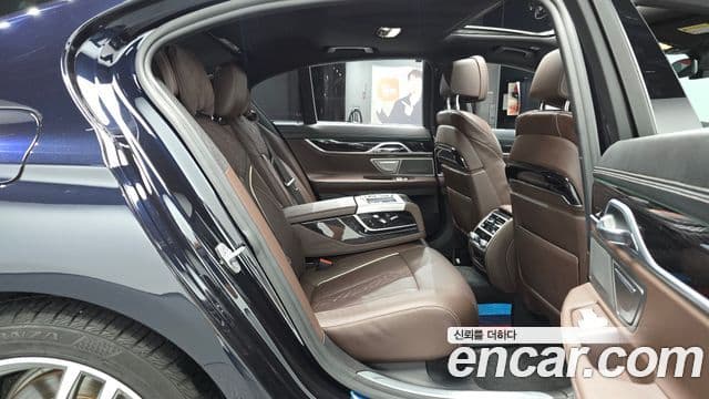 BMW 7 Series 2018 — ფოტო 12/20