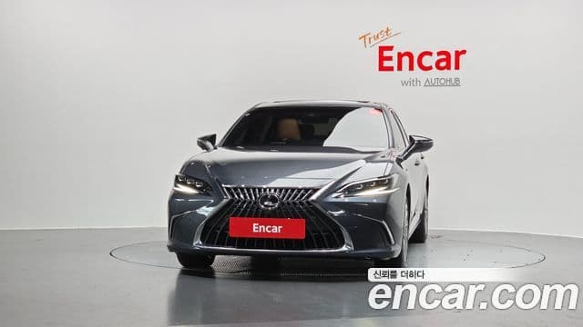 Lexus ES300h 2024 — ფოტო 18/32