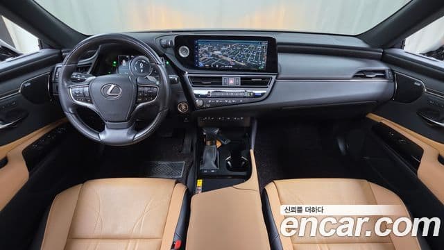 Lexus ES300h 2024 — ფოტო 30/32