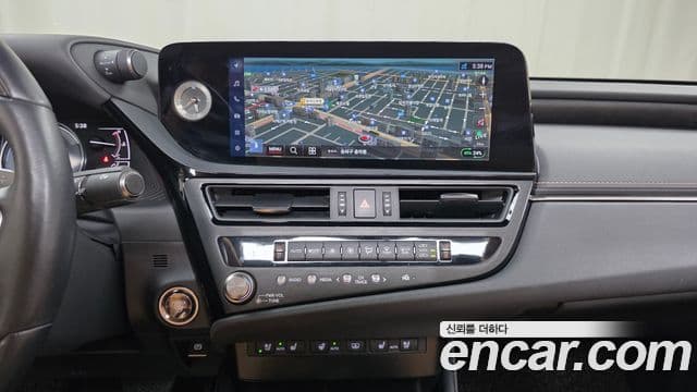 Lexus ES300h 2024 — ფოტო 29/32