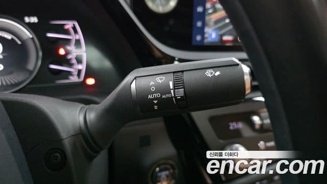 Lexus ES300h 2024 — ფოტო 25/32