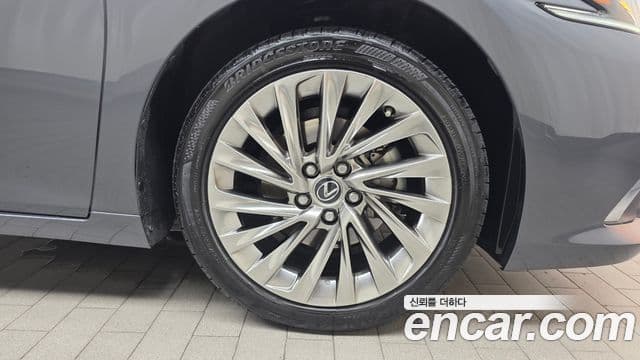 Lexus ES300h 2024 — Şəkil 8/32