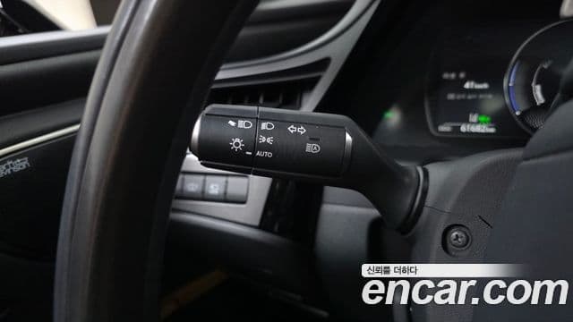 Lexus ES300h 2024 — ფოტო 32/32