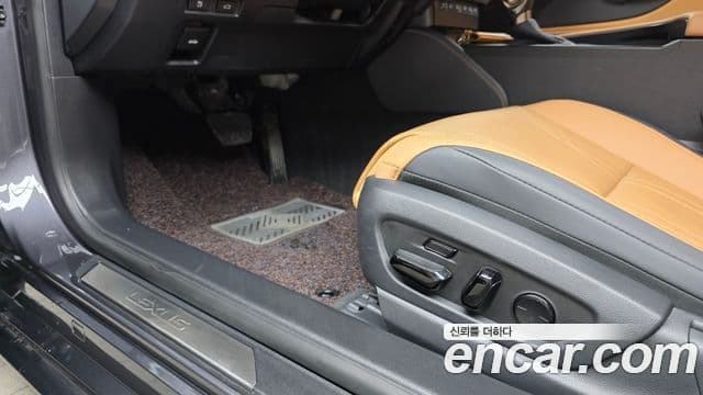 Lexus ES300h 2024 — ფოტო 24/32