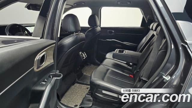 Kia Sorento 2022 — Фото 11/20