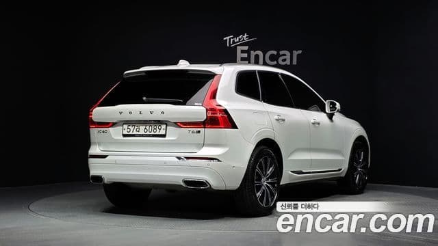 Volvo XC60 2018 — Фото 2/20