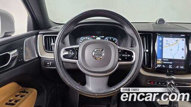 Volvo XC60 2018 — Фото 12/20
