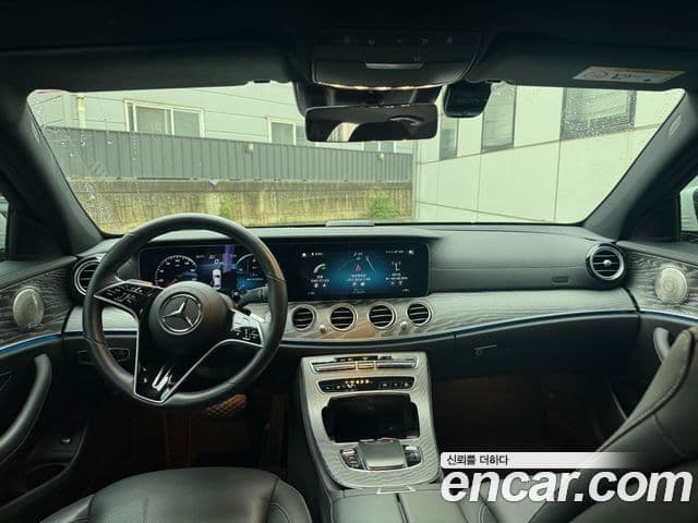 Mercedes-Benz E-Class 2022 — ფოტო 5/18