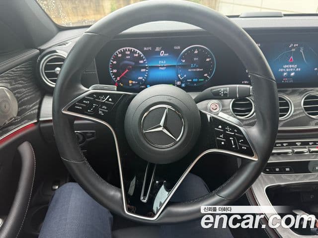 Mercedes-Benz E-Class 2022 — ფოტო 14/18