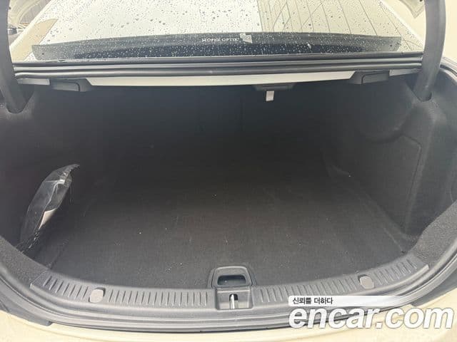 Mercedes-Benz E-Class 2022 — ფოტო 16/18