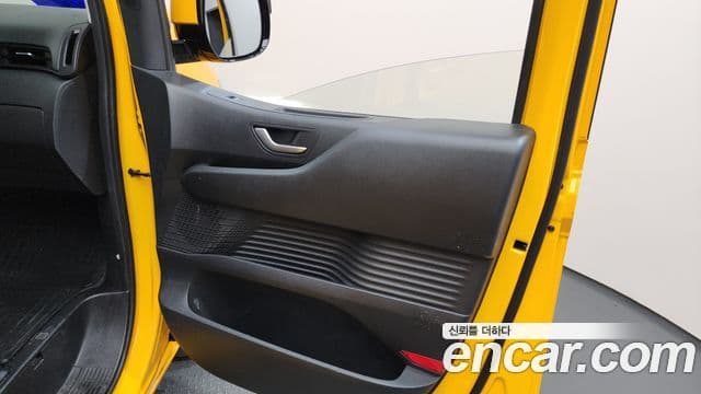 Hyundai Staria 2024 — Photo 13/33