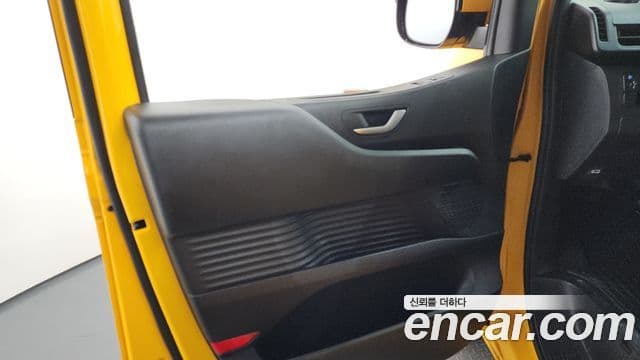 Hyundai Staria 2024 — Photo 25/33