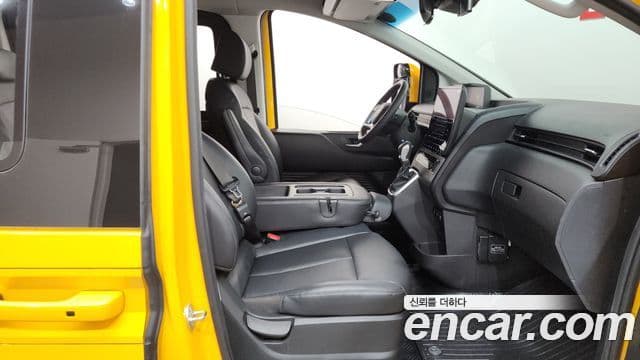 Hyundai Staria 2024 — Photo 20/33