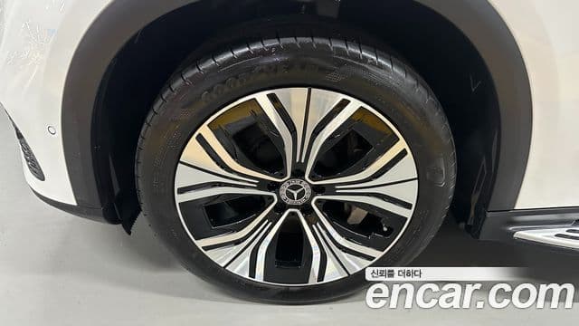 Mercedes-Benz EQE SUV 2024 — ფოტო 8/20