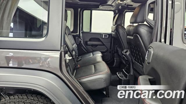 Jeep Wrangler 2023 — Şəkil 8/20