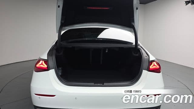 Mercedes-Benz E-Class 2024 — фото 20 из 20
