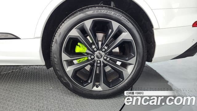 Audi Q7 2025 — Photo 13/37