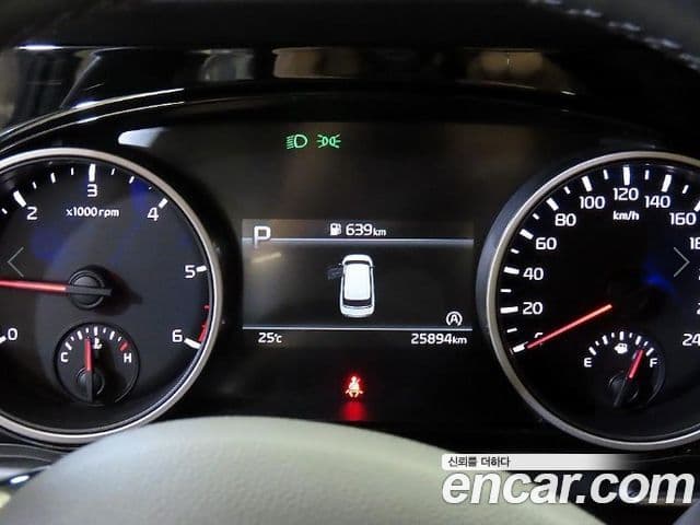 Kia Carnival 2021 — фото 8 из 20