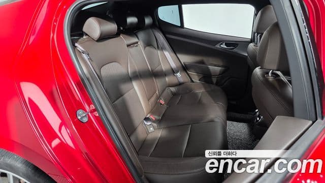 Kia Stinger 2020 — фото 11 из 20