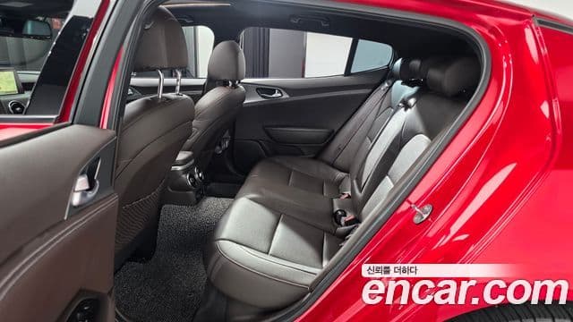 Kia Stinger 2020 — фото 12 из 20