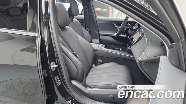 Mercedes-Benz E-Class 2025 — Photo 2/31