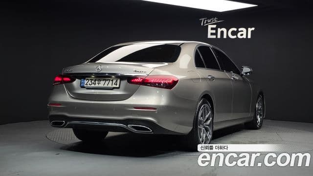 Mercedes-Benz E-Class 2022 — ფოტო 2/20