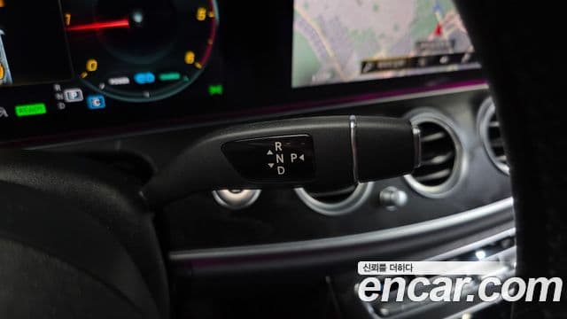 Mercedes-Benz E-Class 2022 — ფოტო 9/20