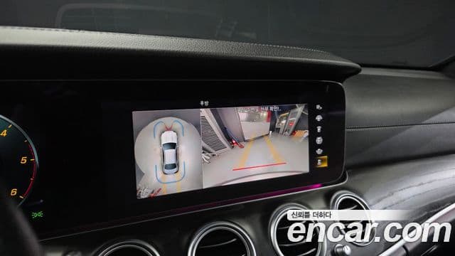 Mercedes-Benz E-Class 2022 — ფოტო 14/20