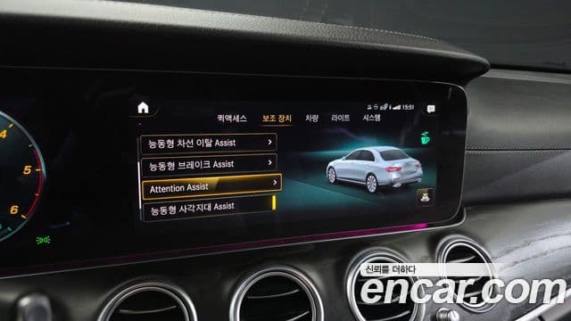 Mercedes-Benz E-Class 2022 — ფოტო 17/20